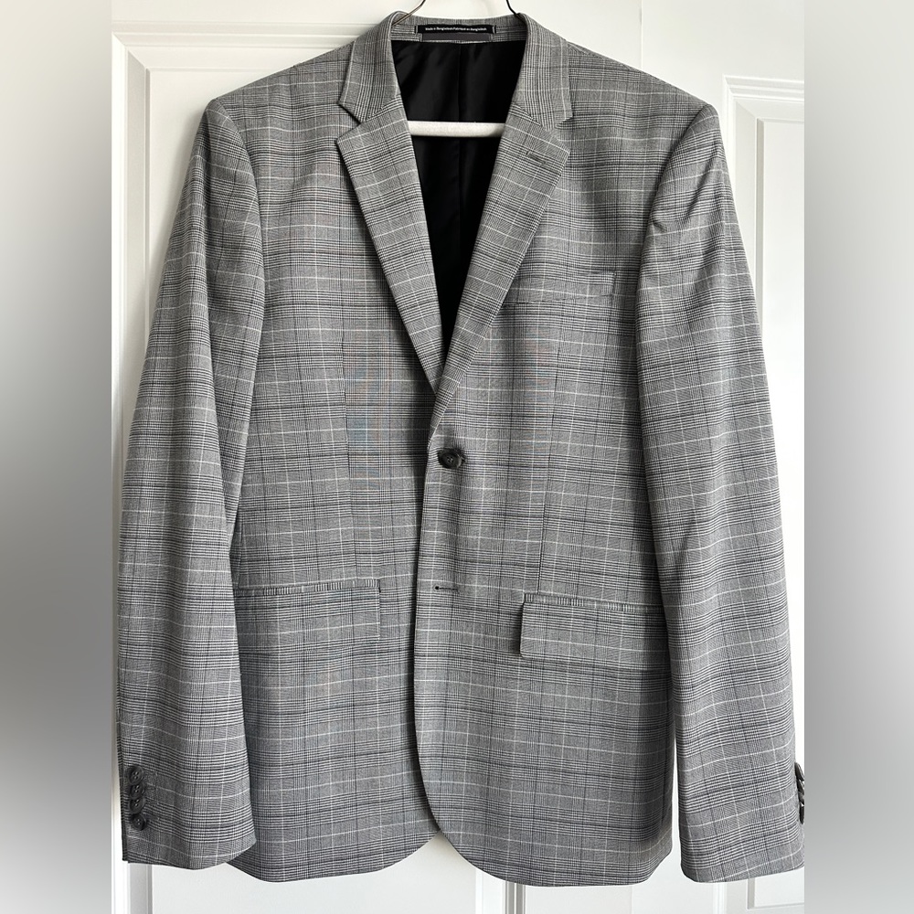 Men’s Sport-coat, 36 regular, size small.  Never worn didn’t fit.  Skinny Fit